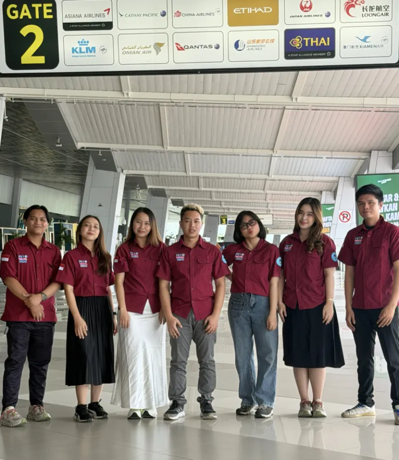 The Pet Travel Indo team at the airport departure gate